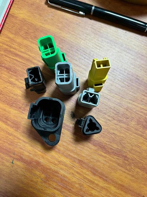汽车连接器是什么东西的