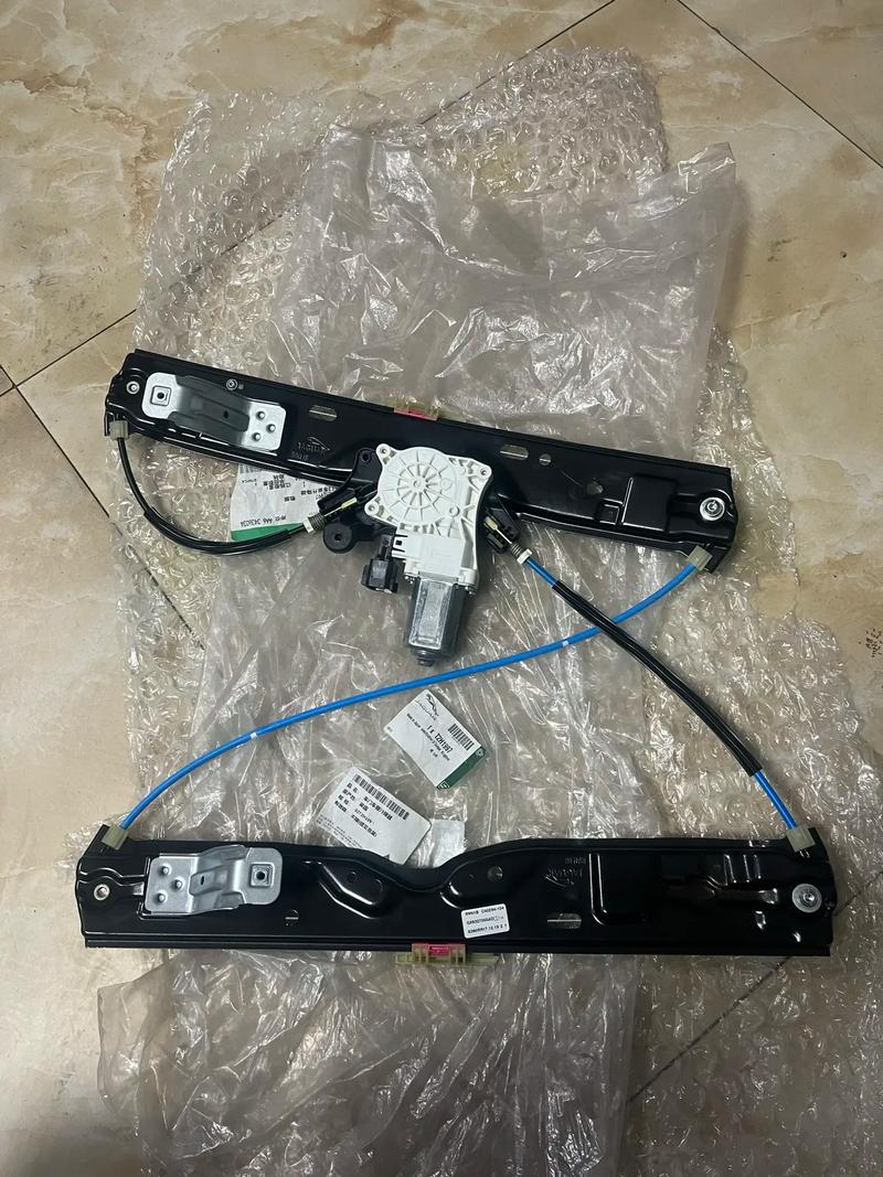 汽车有一个车门的玻璃升降器坏了,换一个需要多少钱?