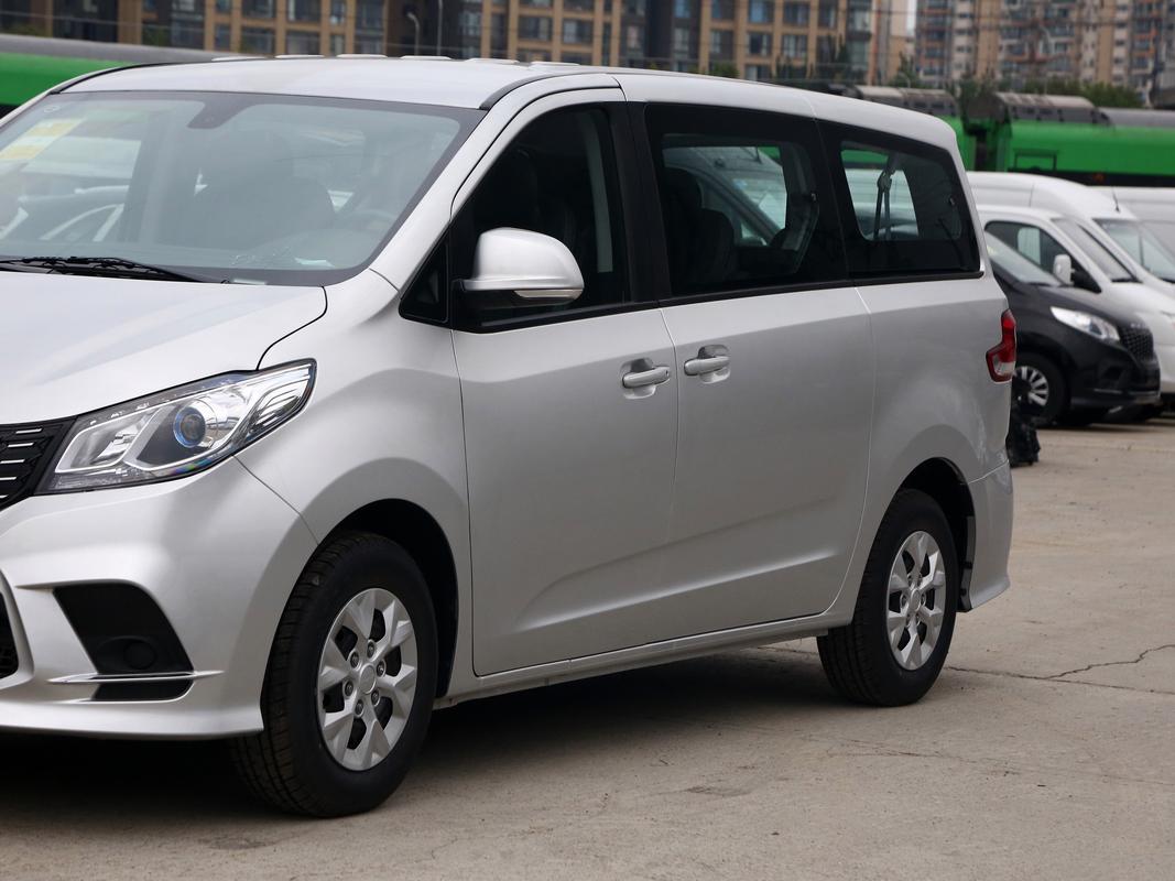 十座新能源商务车