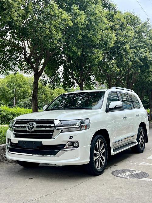 兰德酷路泽v6和v8区别