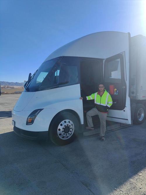 特斯拉电动卡车semi什么时候上市