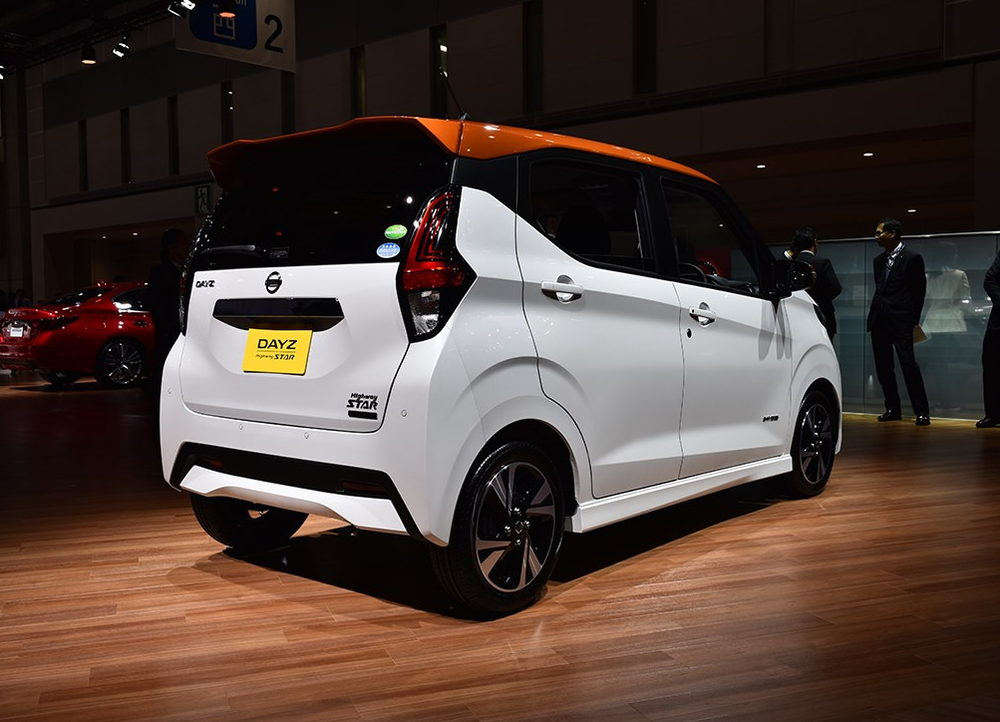 日产“销冠”两厢车,外观内饰渐入佳境!带旋转“老板椅”