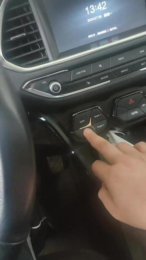 汽车空调响没有风，汽车空调响但是不出风？