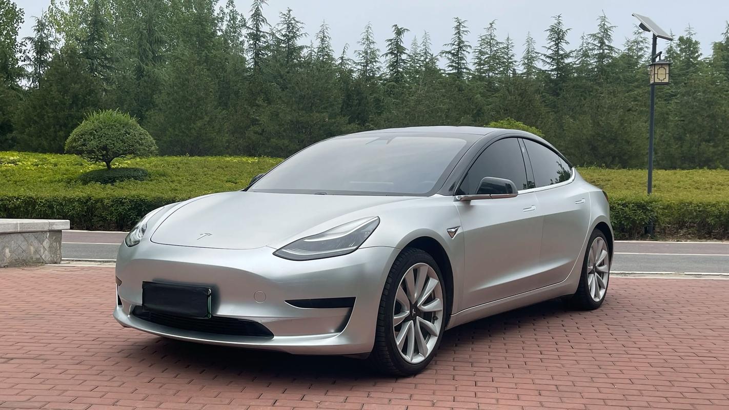 特斯拉model3颠簸右后塑料声