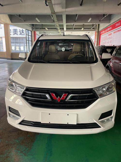 五菱宏光s七座新车报价及图片，五菱宏光s七座车费用？