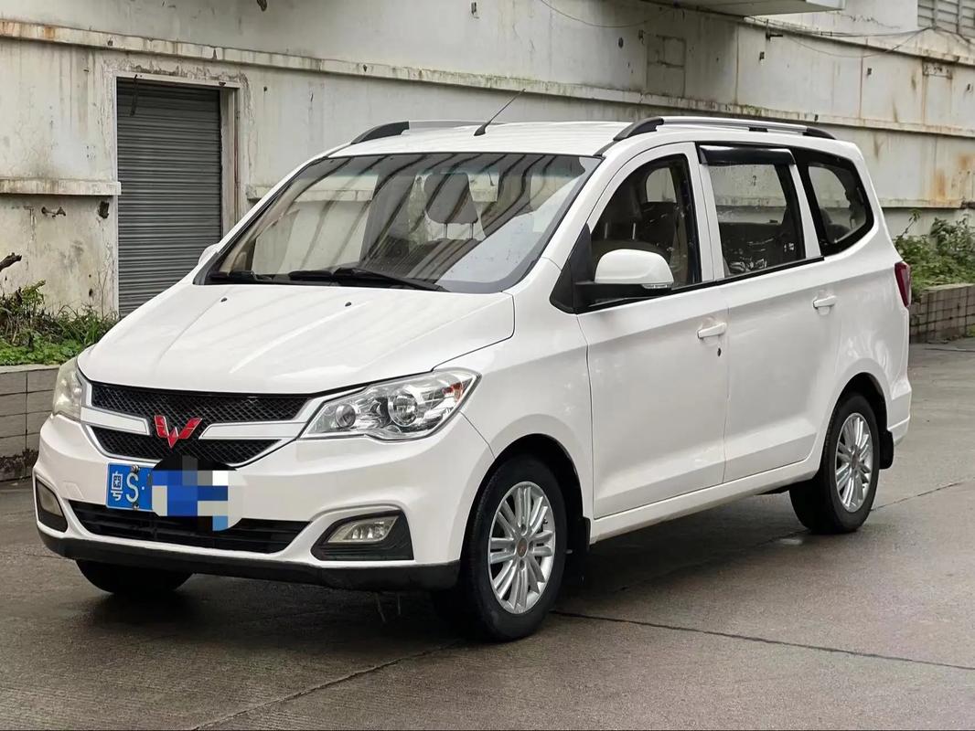 五菱宏光s1多少钱一辆七座