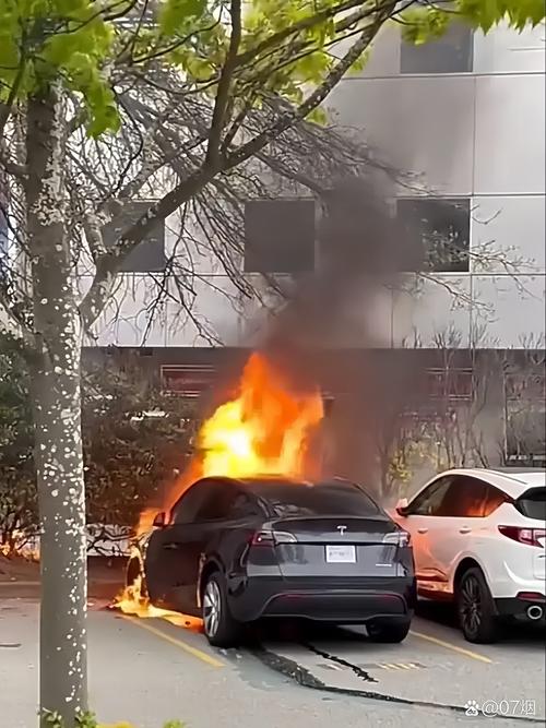 特斯拉又起火?谈电色变下的新能源汽车如何解决消防问题