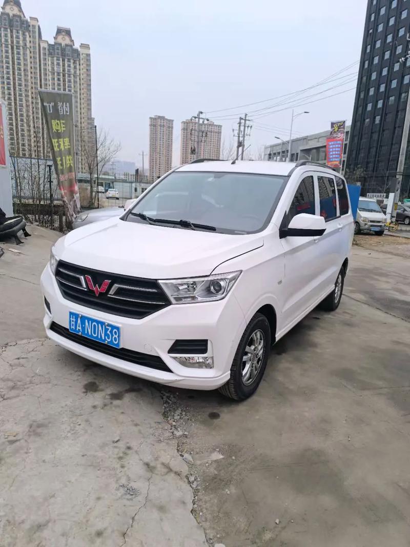 五菱宏光s1多少钱一辆七座