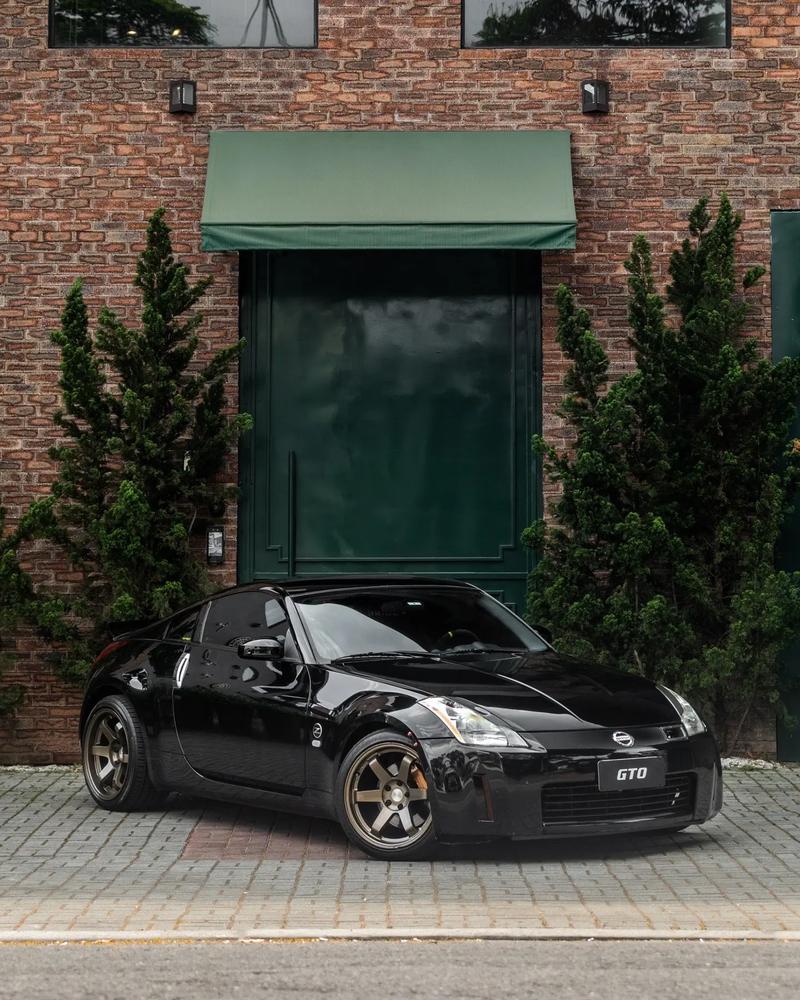 日产350Z是敞篷的跑车吗?