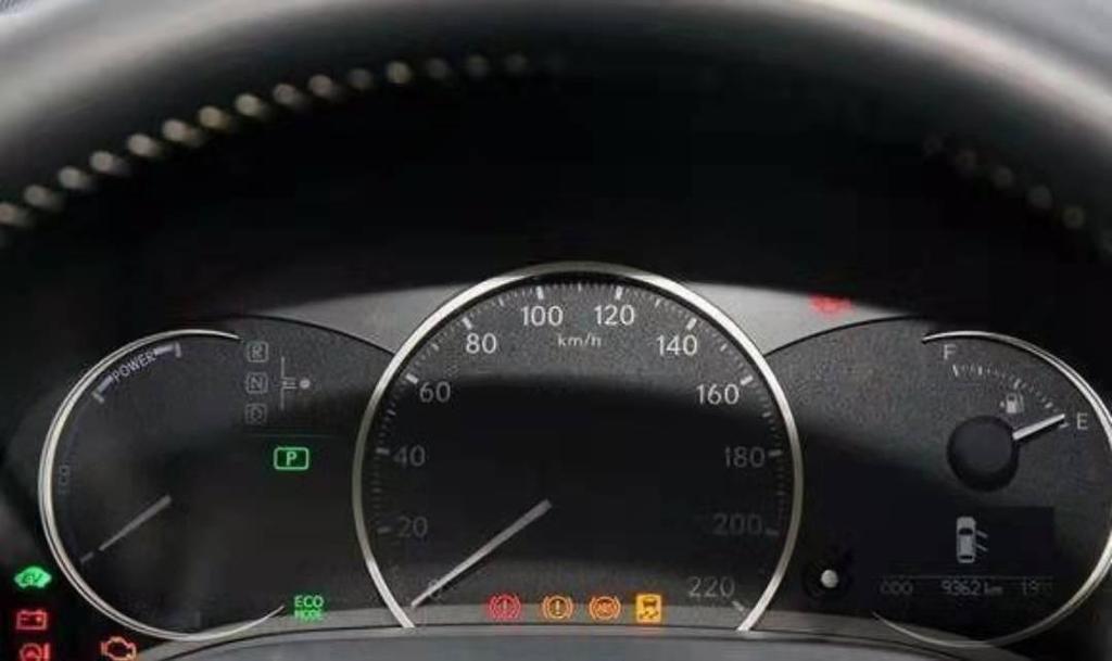 雷克萨斯CT哪里看油耗