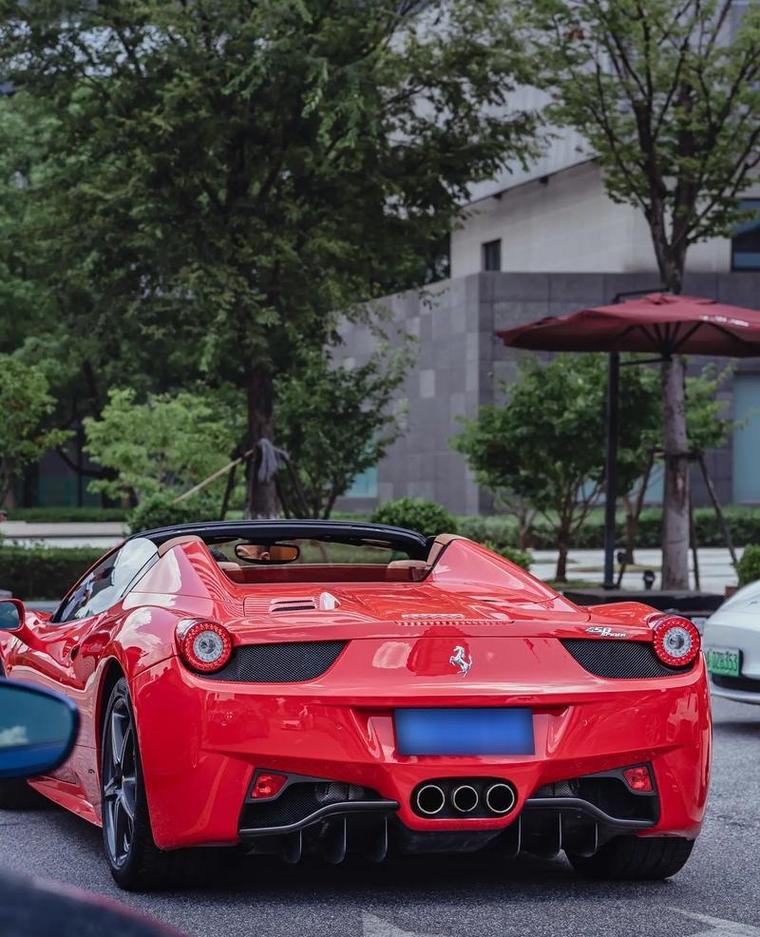 法拉利哪款车适合女性开