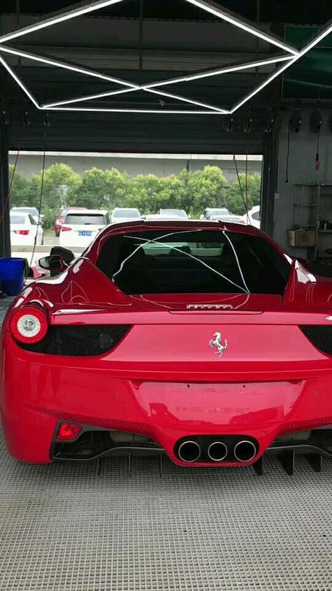 法拉利三个排气筒的车型叫什么?