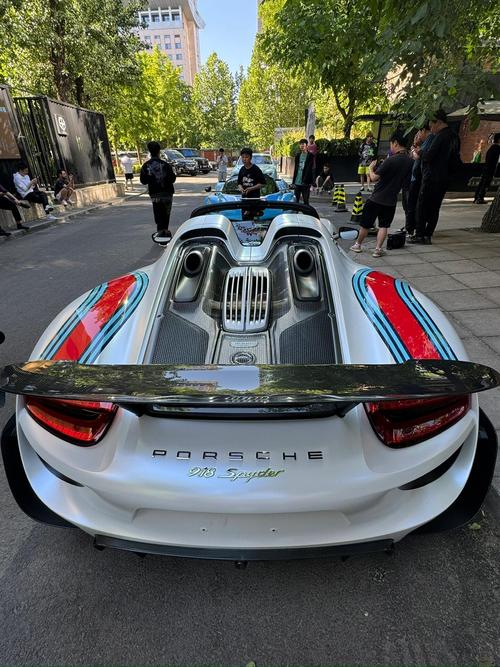 劳斯莱斯曜影，劳斯莱斯曜影多少钱？