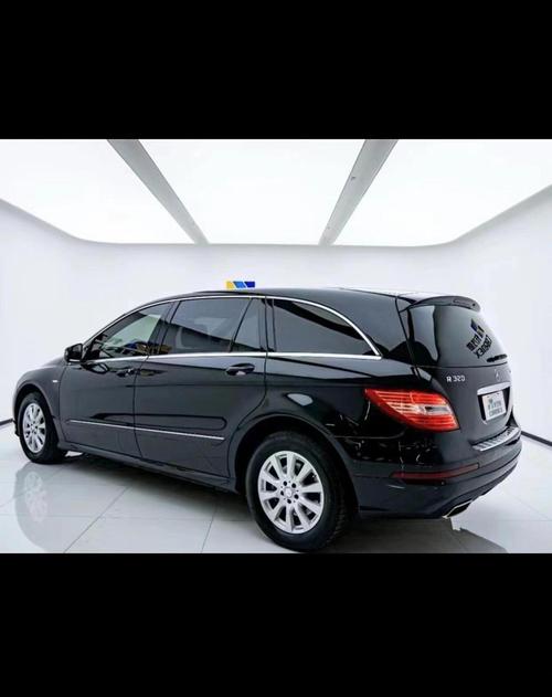 奔驰r300和现代新胜达2.7那个省油