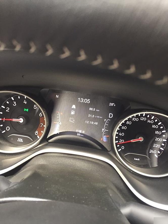 你好,指南者2.4四驱的!一般百公里多少油?一公里几块钱?