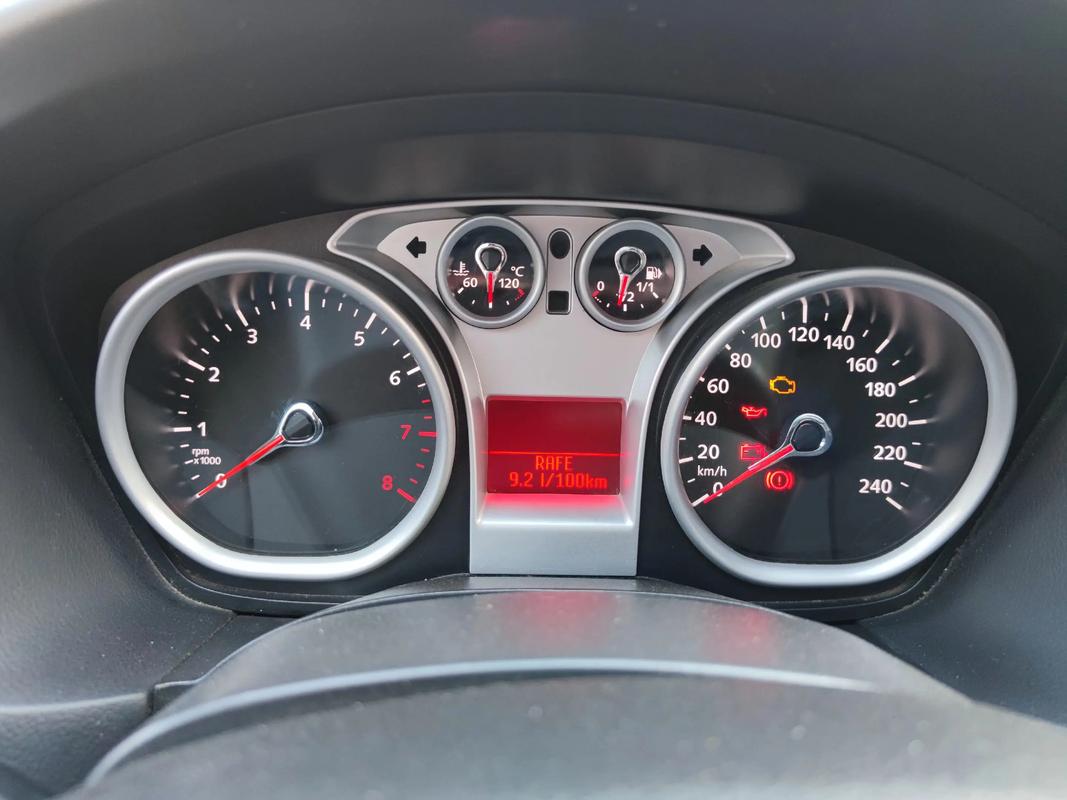 福特福克斯2011款1.8l手动两厢的真实油耗多少?