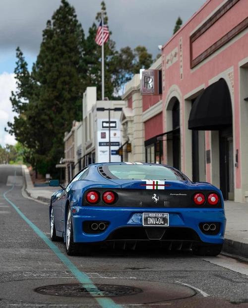 租来跑车谈生意,300万法拉利360度漂移后100万没了