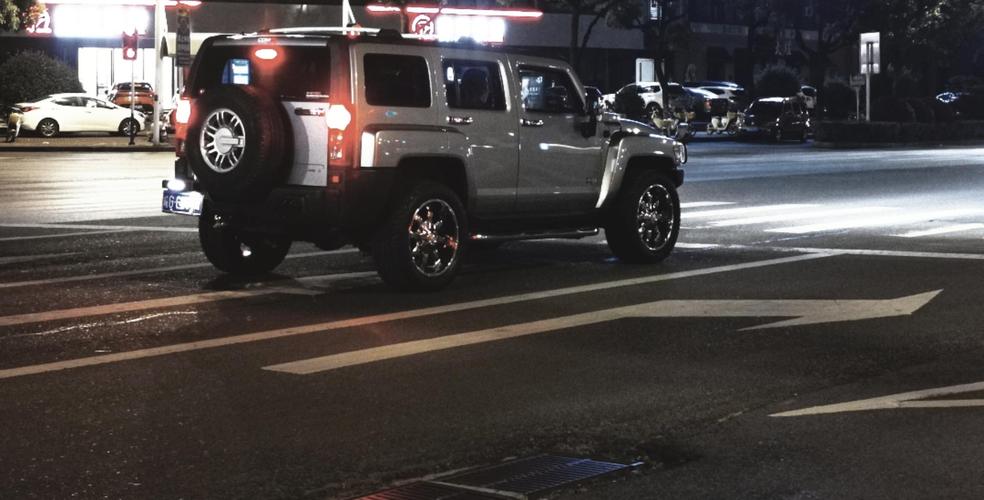 悍马h3油耗一公里大约需要多少钱